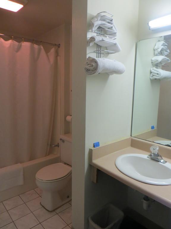 Park Ridge Inn Kenosha Room photo