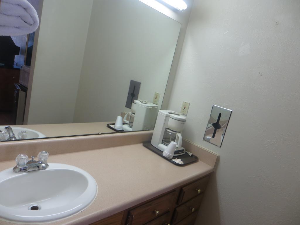 Park Ridge Inn Kenosha Room photo